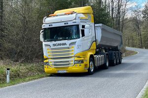 LKW Scania von vorne